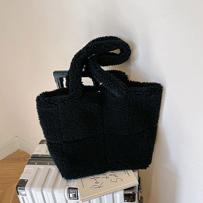 Sac de luxe en peluche pour femme – Élégance et confort pour l'hiver - Lune brodée