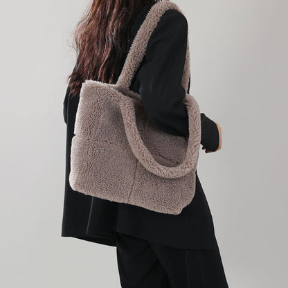 Sac de luxe en peluche pour femme – Élégance et confort pour l'hiver - Lune brodée