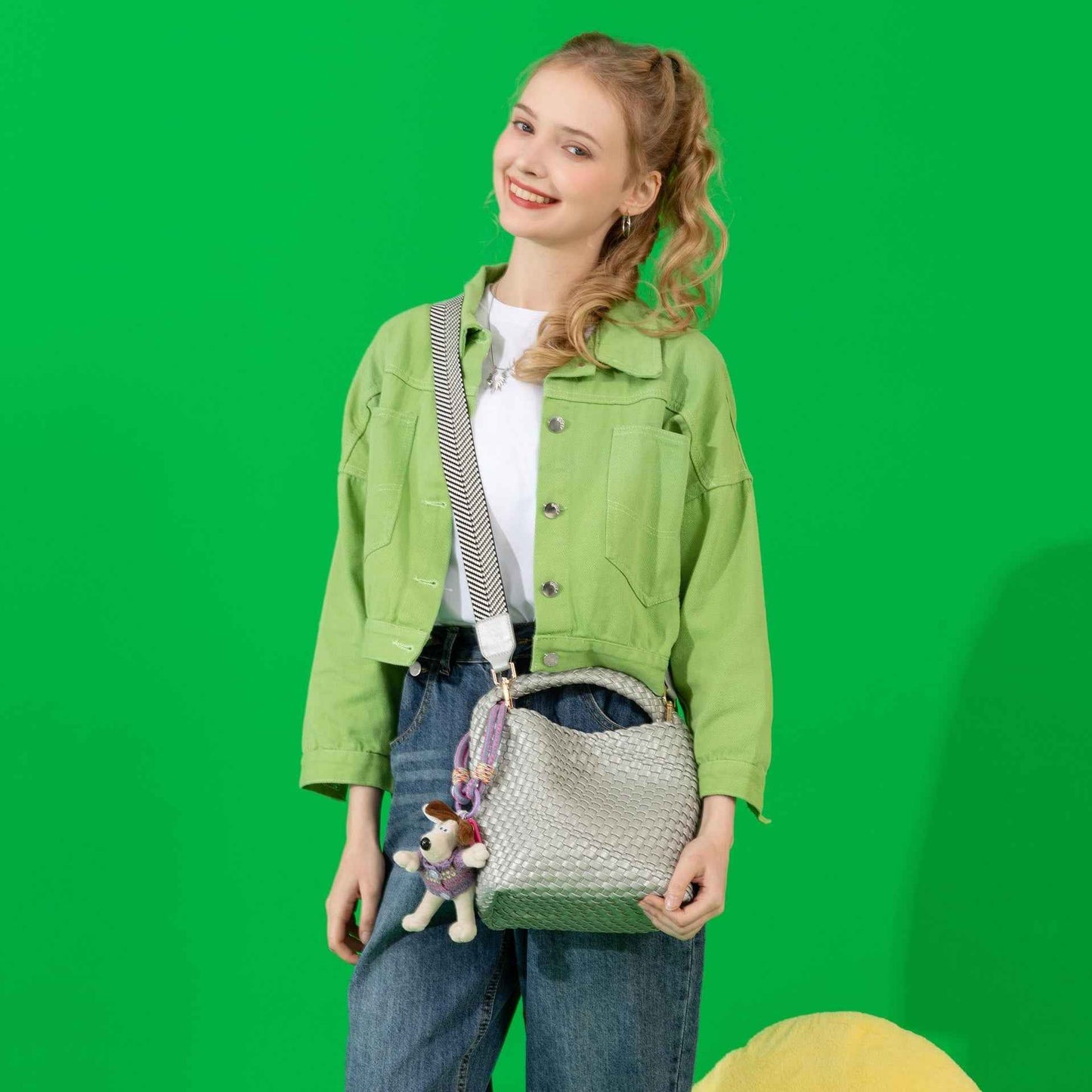 Bolsa Juni con Estuche Plateado: Elegancia y Funcionalidad sin Igual