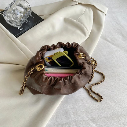 Borsa a spalla di moda con catena dorata — Eleganza e stile per ogni occasione - Luna ricamata