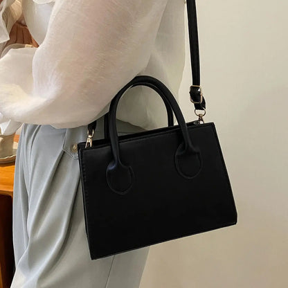 Borsa a Mano Minimalista: Eleganza e Funzionalità per Ogni Occasione - Luna Bordata
