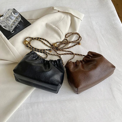 Borsa a spalla di moda con catena dorata — Eleganza e stile per ogni occasione - Luna ricamata