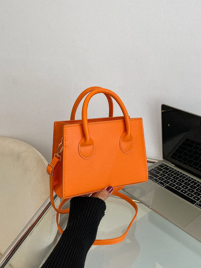 Borsa a Mano Minimalista: Eleganza e Funzionalità per Ogni Occasione - Luna Bordata