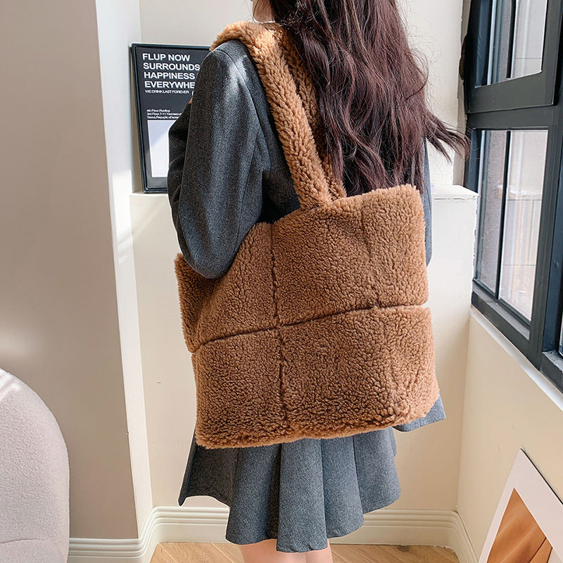 Sac de luxe en peluche pour femme – Élégance et confort pour l'hiver - Lune brodée